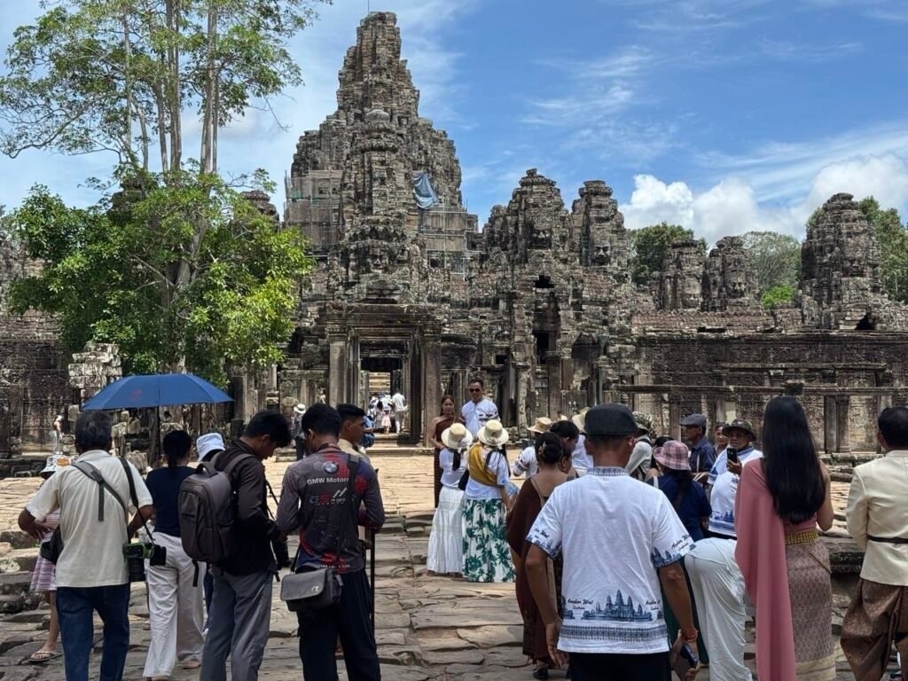 Cambodia Travel Match 2026 រំពឹងទទួលបានជោគជ័យបន្ថែមក្នុងការនាំកម្ពុជាទៅកាន់ពិភពលោក ភ្ញៀវទេសចរជាតិ និងអន្តរជាតិដើរទស្សនាប្រាសាទបាយ័ន កាលពីសប្តាហ៍មុន។ ហ៊ឹន ពិសី